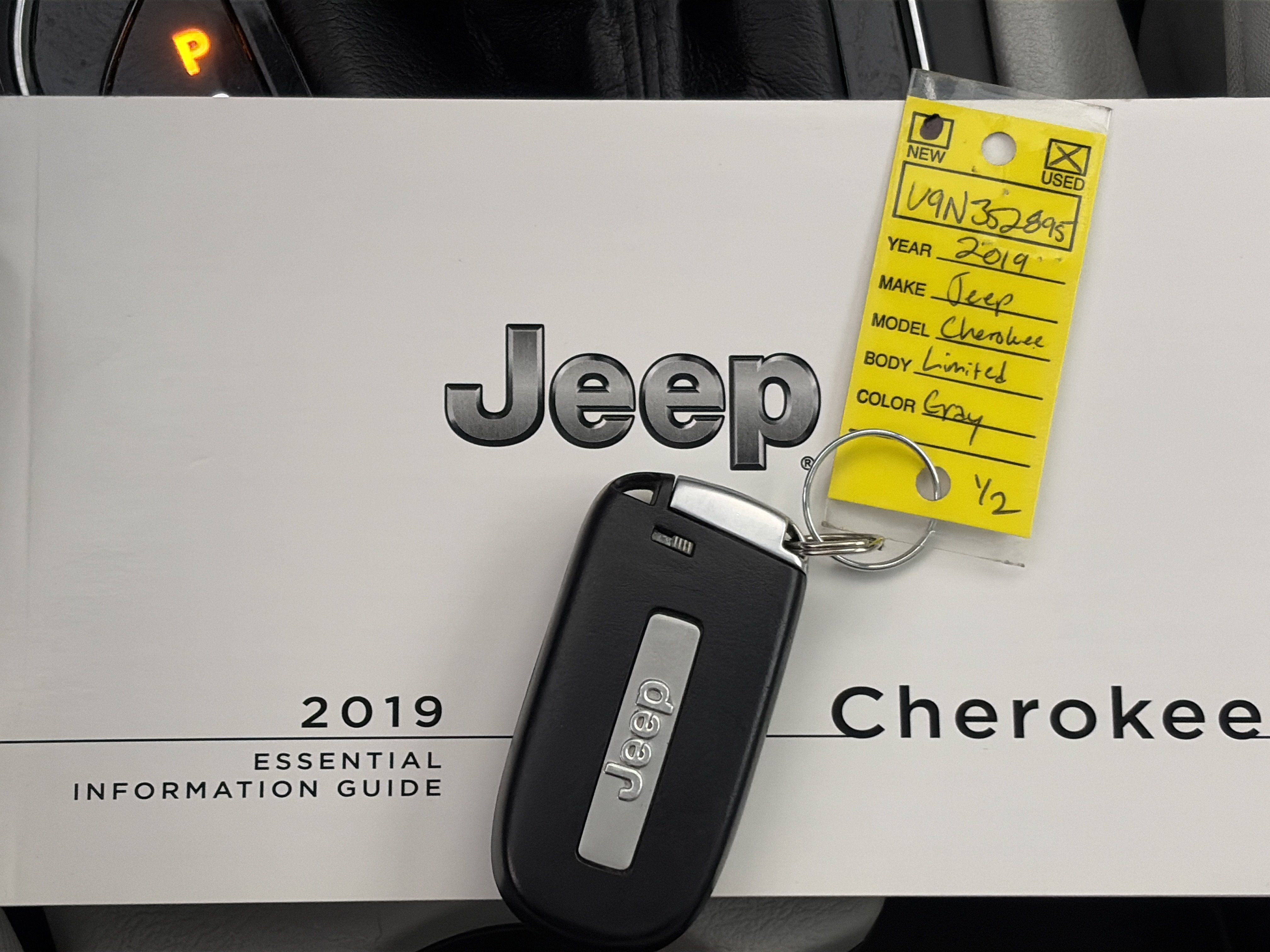 Used 2019 Jeep Cherokee Limited w/ Luxury Group AWD/4WD image 40