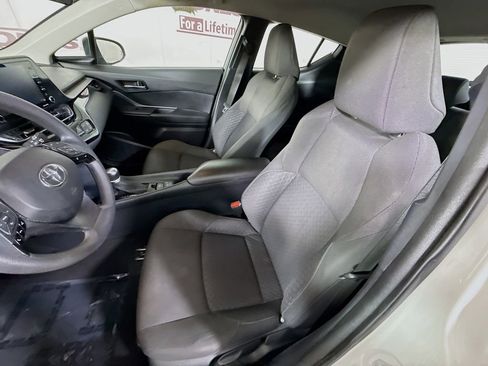 Used 2020 Toyota C-HR LE image 23