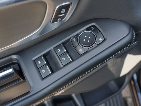 Used 2025 Ford Expedition Platinum AWD/4WD image 17