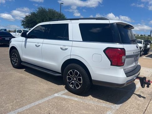 Used 2022 Ford Expedition XLT RWD image 3