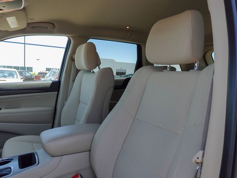 Used 2022 Jeep Grand Cherokee Laredo E RWD image 10