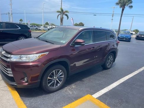 Used 2019 Toyota Highlander XLE AWD/4WD image 2