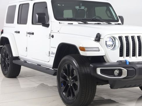 Used 2023 Jeep Wrangler Unlimited Sahara w/ Cold Weather Group AWD/4WD image 40