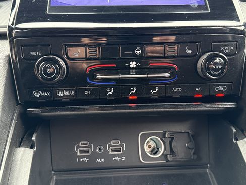 Used 2024 Jeep Grand Cherokee L Laredo image 6