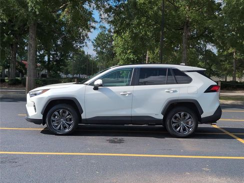 Used 2022 Toyota RAV4 XLE Premium AWD/4WD image 2
