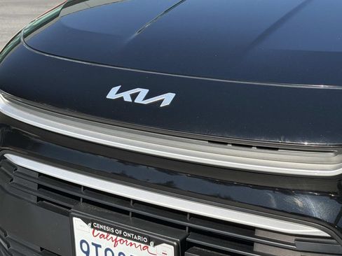 Used 2025 Kia Niro EX FWD image 28