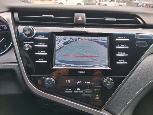 Used 2020 Toyota Camry SE FWD image 14