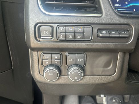 Used 2023 Chevrolet Suburban Premier AWD/4WD image 24
