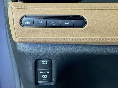 Certified 2025 INFINITI QX80 Luxe image 10