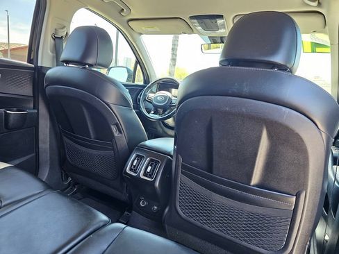 Used 2021 Kia Sorento S FWD image 16