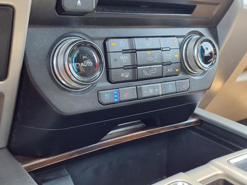 Used 2018 Ford F150 Lariat w/ Equipment Group 502A Luxury AWD/4WD image 15