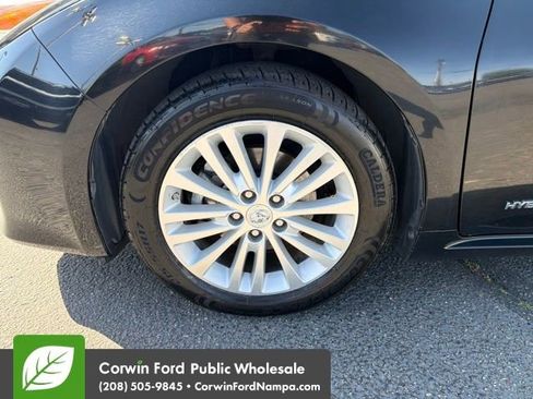 Used 2015 Toyota Avalon Limited w/ Technology Package FWD image 10