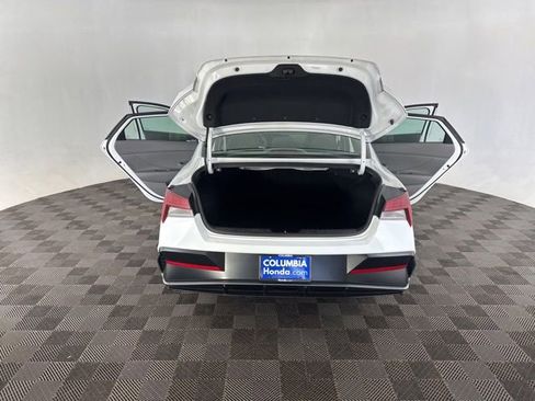 Used 2025 Hyundai Elantra SEL FWD image 18
