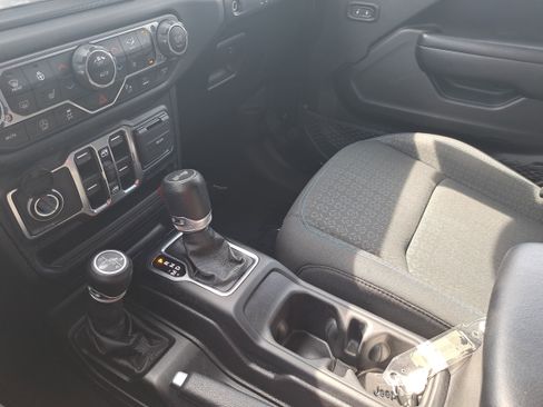 Used 2021 Jeep Wrangler Unlimited Sport AWD/4WD image 23
