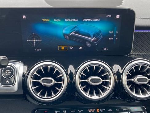 Used 2021 Mercedes-Benz GLB 35 AMG 4MATIC image 44