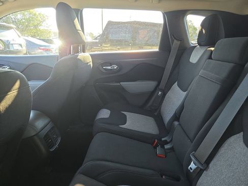 Used 2014 Jeep Cherokee Latitude w/ Comfort/Convenience Group AWD/4WD image 10
