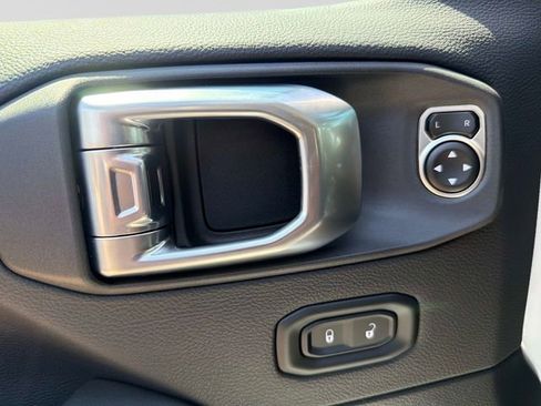 New 2026 Jeep Wrangler Unlimited Sahara AWD/4WD image 21