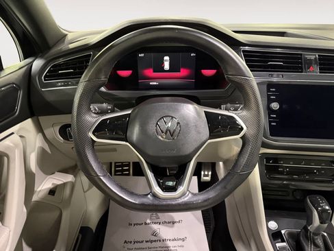 Used 2022 Volkswagen Tiguan SE R-Line image 16