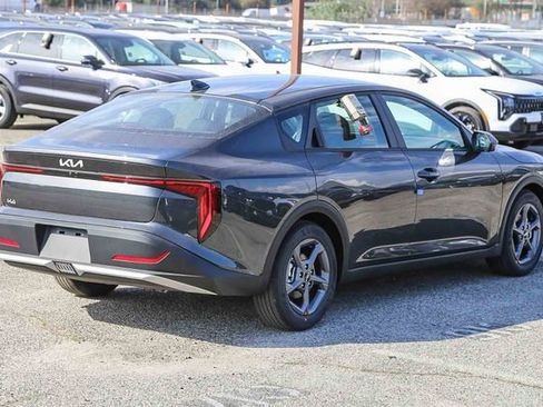 New 2026 Kia K4 LXS image 8