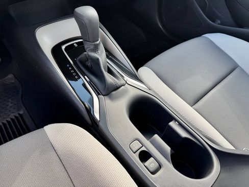 Used 2025 Toyota Corolla LE FWD image 22