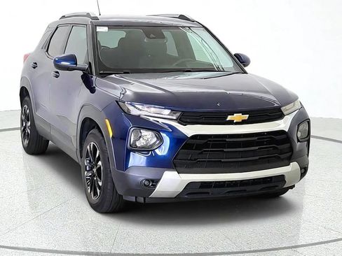 Used 2022 Chevrolet TrailBlazer LT w/ Convenience Package AWD/4WD image 2