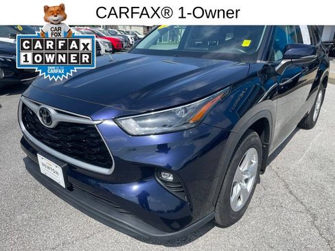 Used 2022 Toyota Highlander LE AWD/4WD image 3