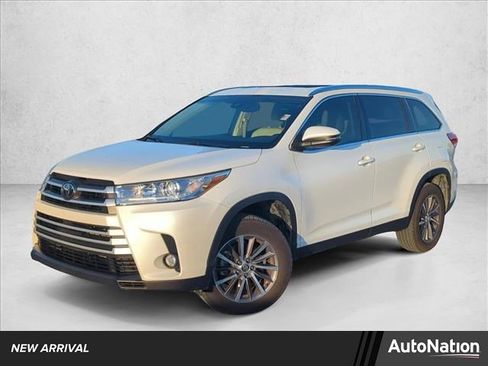 Used 2019 Toyota Highlander XLE image 1