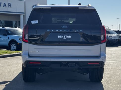 New 2025 Ford Expedition Active image 10