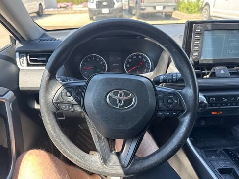 Used 2019 Toyota RAV4 XLE FWD image 17