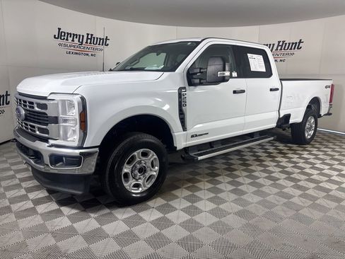 Used 2025 Ford F250 XLT image 1