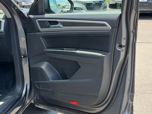 Used 2018 Volkswagen Atlas SEL AWD/4WD image 34