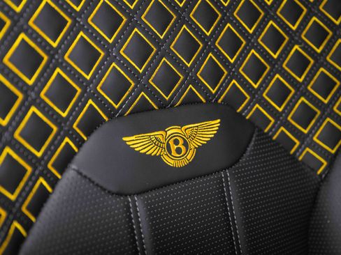 Used 2024 Bentley Bentayga Azure V8 image 46