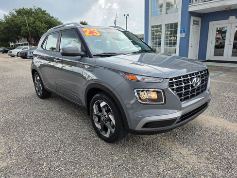 Used 2023 Hyundai Venue SEL FWD image 7