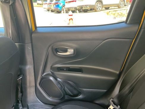 Used 2023 Jeep Renegade Latitude AWD/4WD image 12