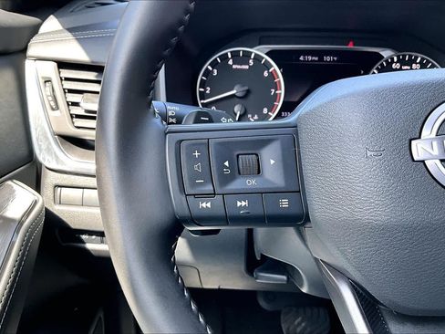 Used 2025 Nissan Rogue SV FWD image 24