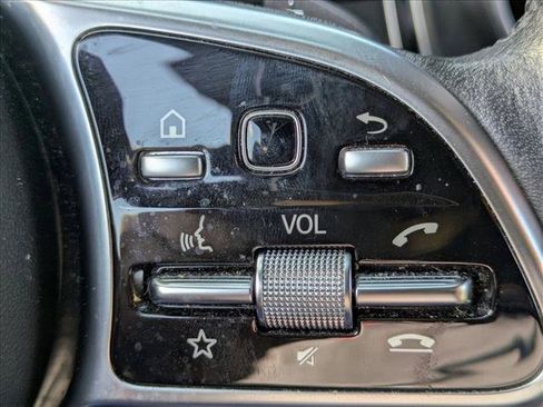 Used 2020 Mercedes-Benz GLC 300 4MATIC image 9