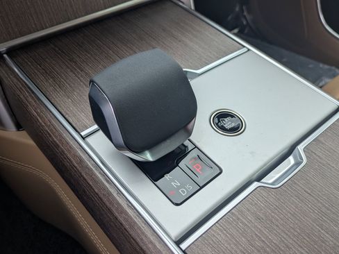 New 2026 Land Rover Range Rover Long Wheelbase SE image 16