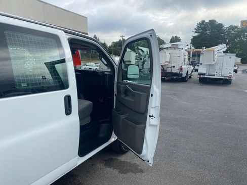 Used 2020 Chevrolet Express 2500 w/ Driver Convenience Package RWD image 18
