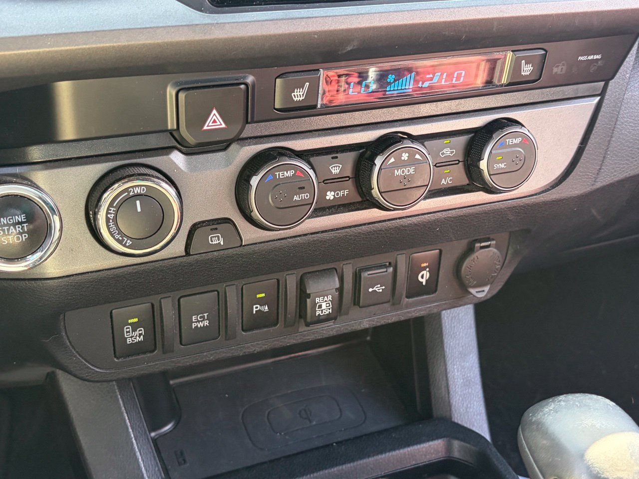 Used 2020 Toyota Tacoma TRD Off-Road w/ TRD Premium Off Road Package AWD/4WD image 9