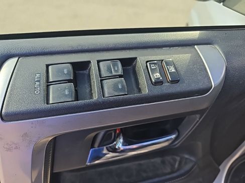 Used 2017 Toyota 4Runner SR5 AWD/4WD image 9