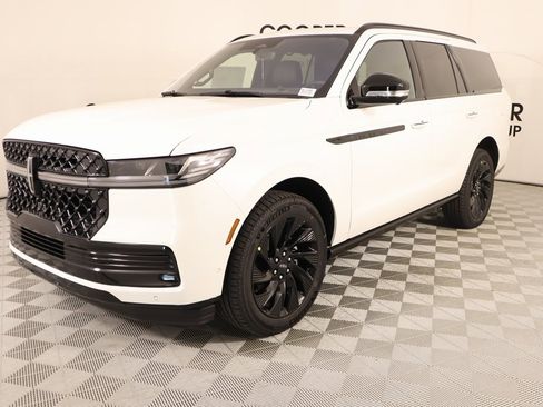 New 2025 Lincoln Navigator Reserve w/ Jet Appearance Package image 9