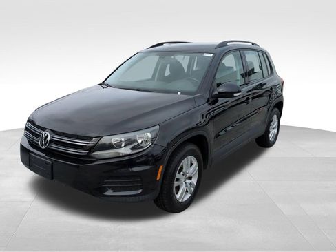Used 2017 Volkswagen Tiguan S image 8
