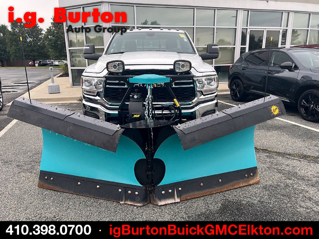 Used 2024 RAM 2500 Tradesman w/ Chrome Appearance Group AWD/4WD image 2