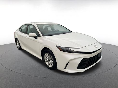 Used 2025 Toyota Camry LE image 1