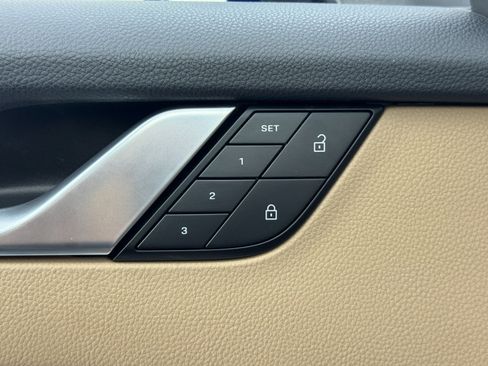 Used 2022 Porsche 911 Targa 4S w/ Premium Package image 16