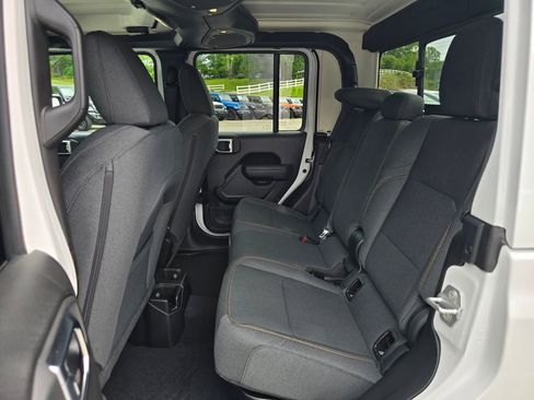 New 2025 Jeep Gladiator Sport image 10