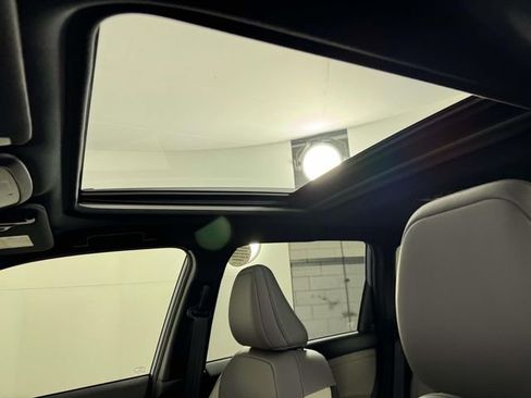 Certified 2025 Subaru Forester Limited image 29