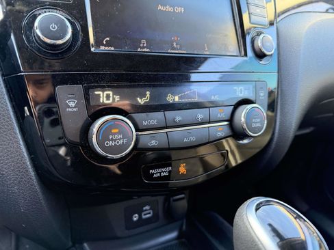 Used 2020 Nissan Rogue Sport SV image 31