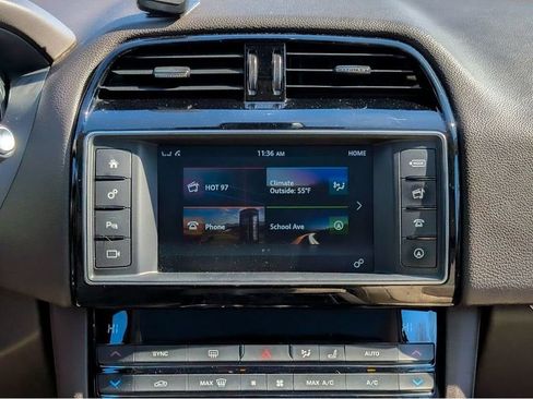 Used 2017 Jaguar F-PACE Prestige image 22