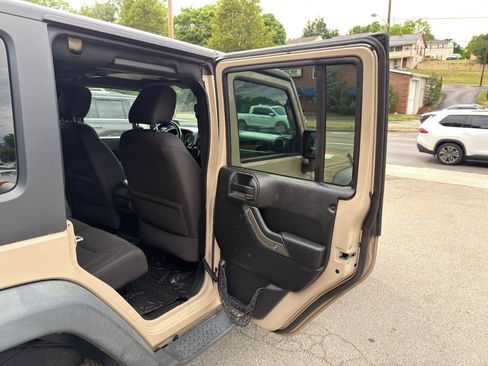 Used 2016 Jeep Wrangler Unlimited Sport w/ Quick Order Package 24S AWD/4WD image 17